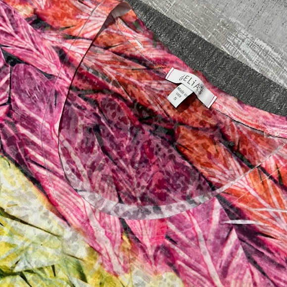 Delia's Rainbow Tropical Leaves Striped Print Crop Top Size Small Tee T-Shirt - Picture 4 of 8